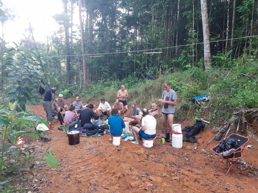 Campement sur la piste