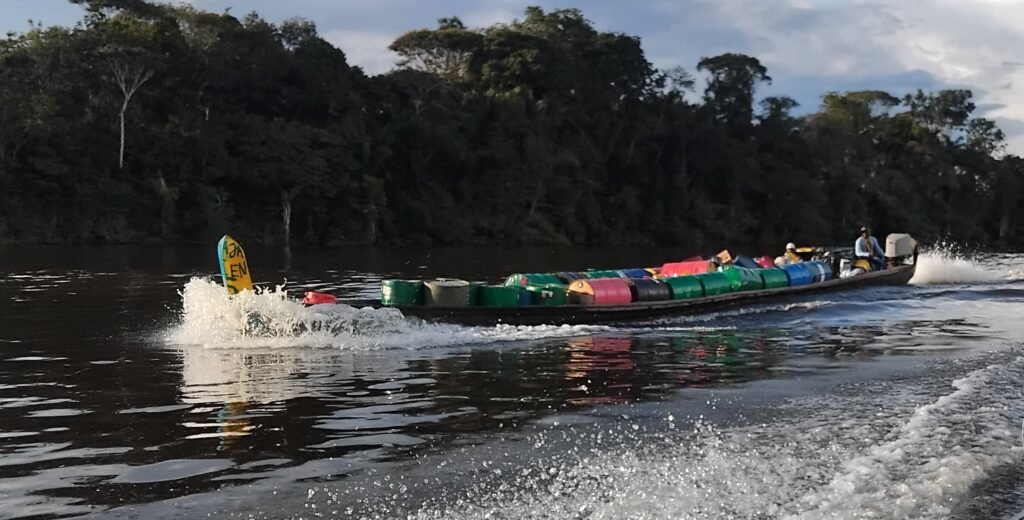 Pirogue d'orpailleurs