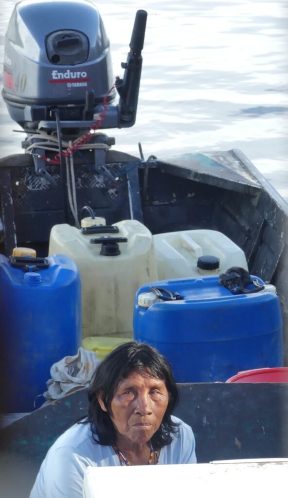 Plein d'essence avec la maman d'Aïma