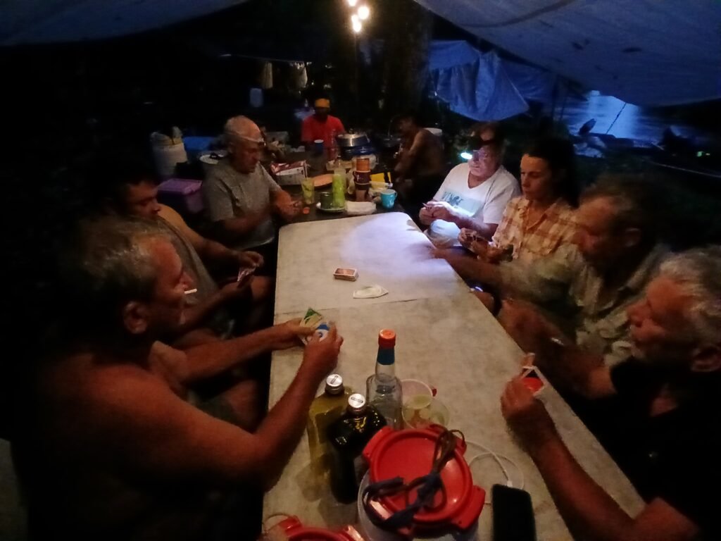 Au camp de base au pied du Talwakem