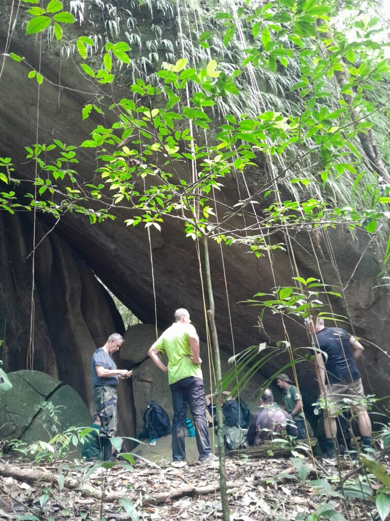 Abri sous roche durant la montée